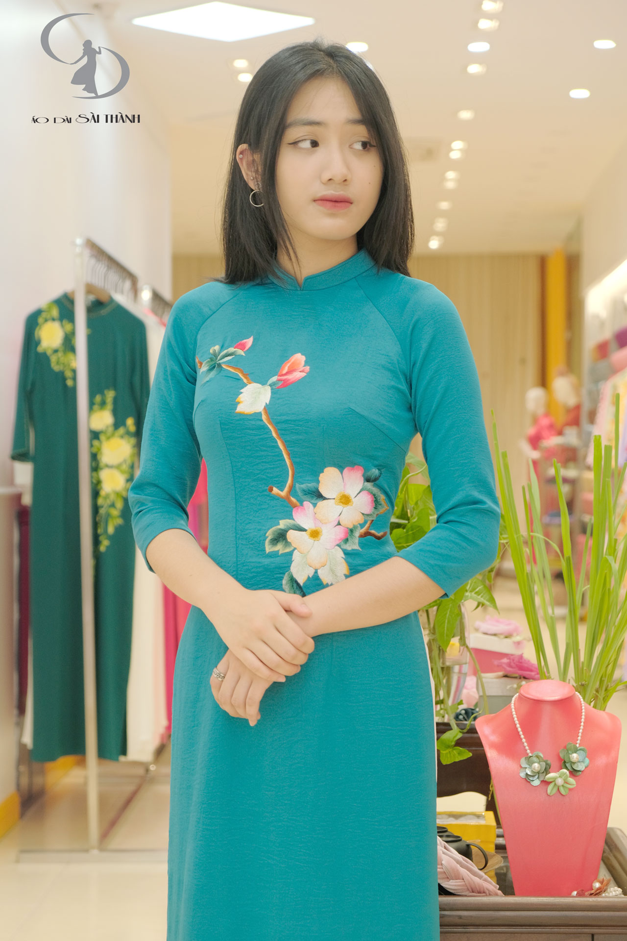 TT0018--Áo-dài-lụa-nhung-xanh-hàng-hải-thêu tay-hoa-đồng tiền