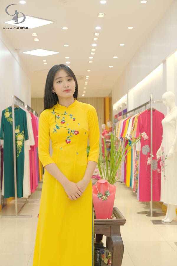 TT0023- Áo dài thêu tay vàng hoa cúc thêu hoa mai đỏ