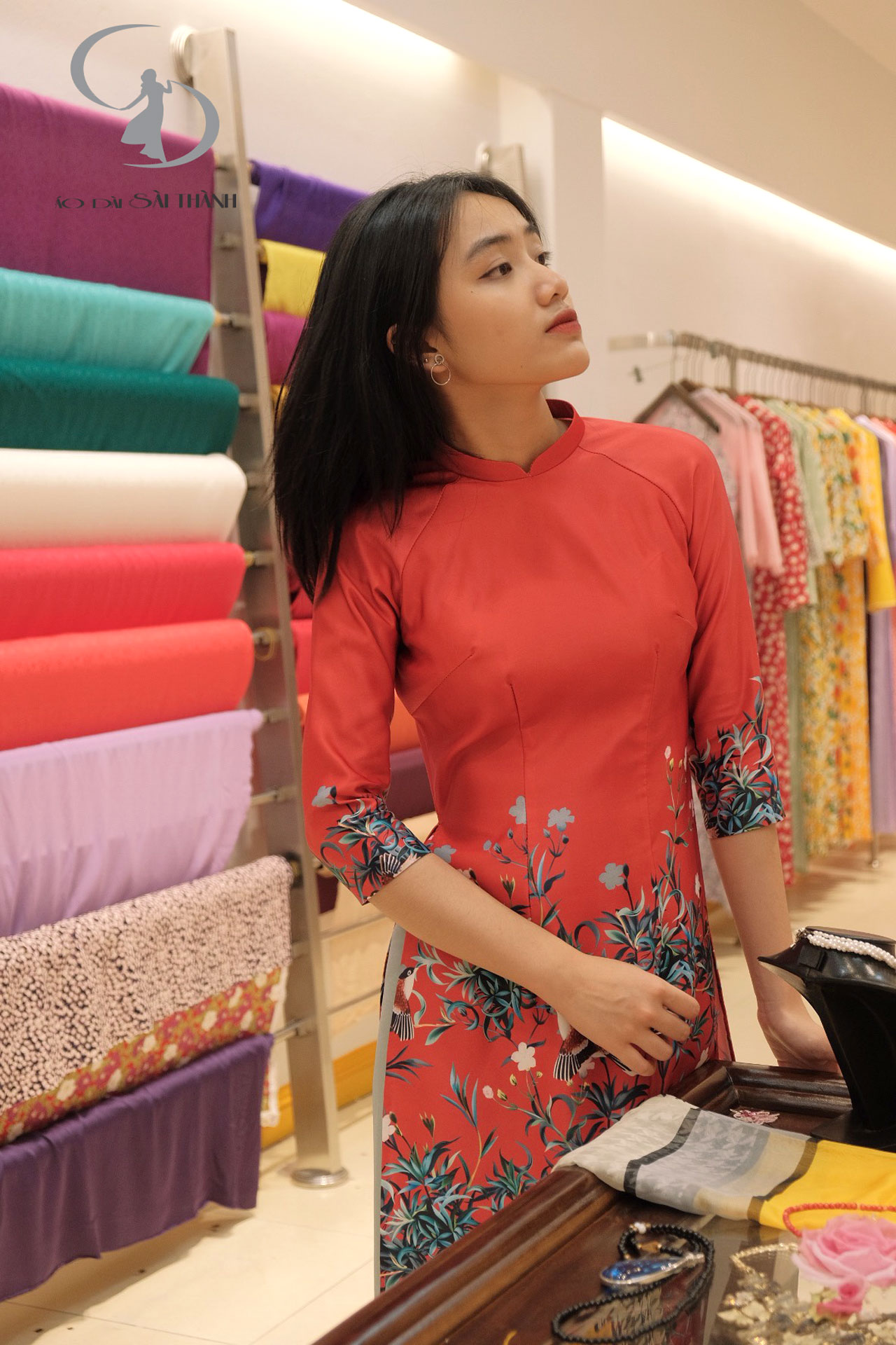 TT0026- Áo dài  tapta đỏ họa tiết mùa xuân