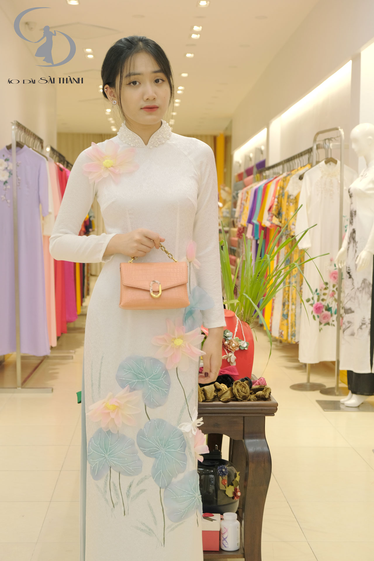 TT0040 - Áo dài cưới trắng đính hoa sen handmake