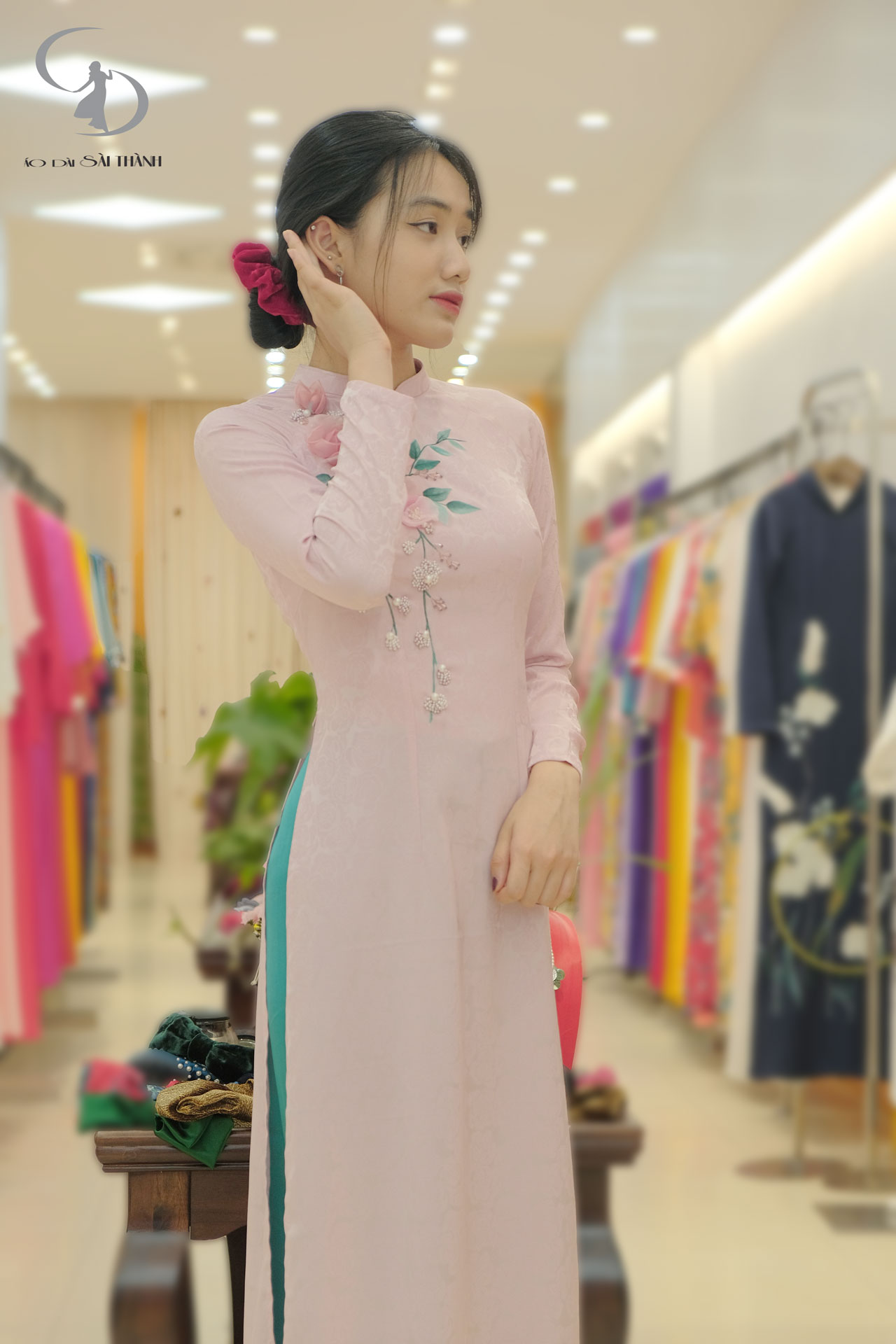 TT0048- Áo dài hồng pastel đính hoa hồng