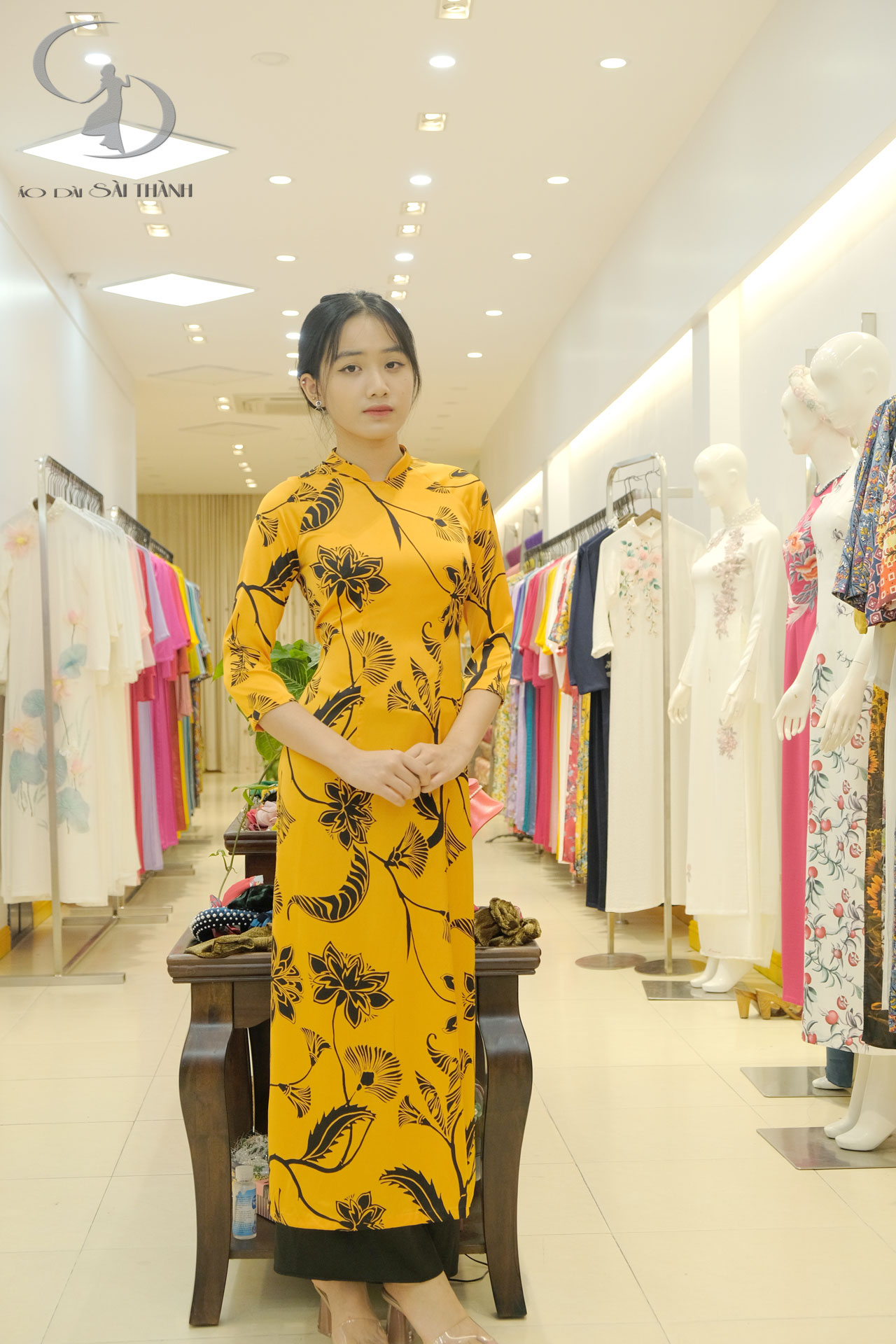 CT0031- Áo dài cách tân in lập thể màu vàng