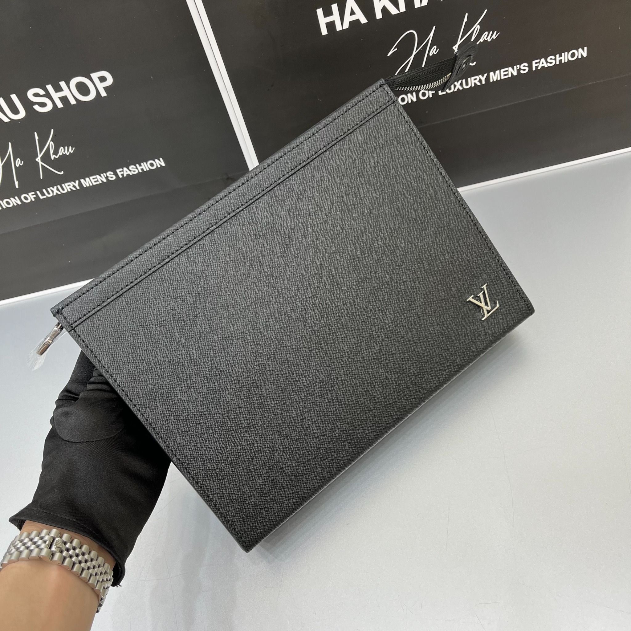 Clutch cầm tay khóa số Louis Vuitton - Ví Cầm Tay Nam Cao Cấp
