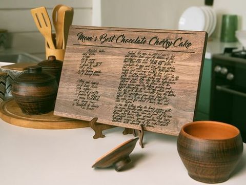  PERSONALISED WOODEN CUTTING BOARD - WGH29 