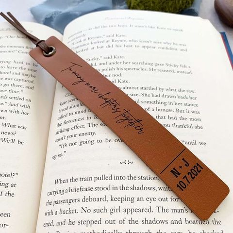  PERSONALISED LEATHER BOOKMARK - LGH27 