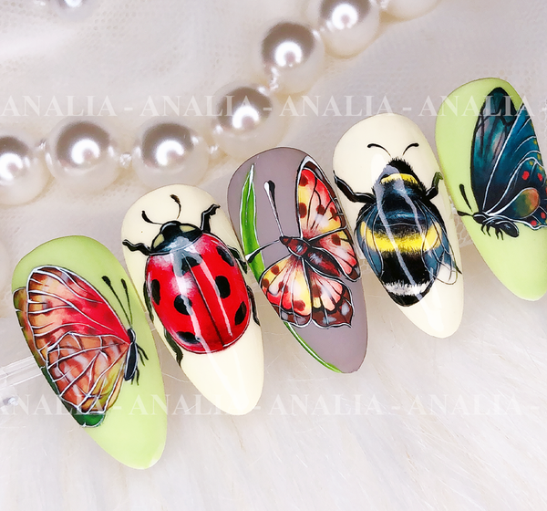  Nghệ Thuật Vẽ Cọ Râu Chuyên Đề Ong Bướm 