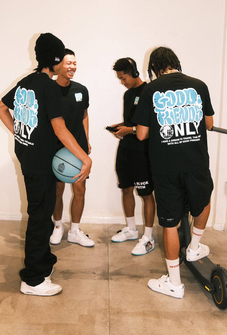  GOOD FRIENDS V2 TSHIRT 