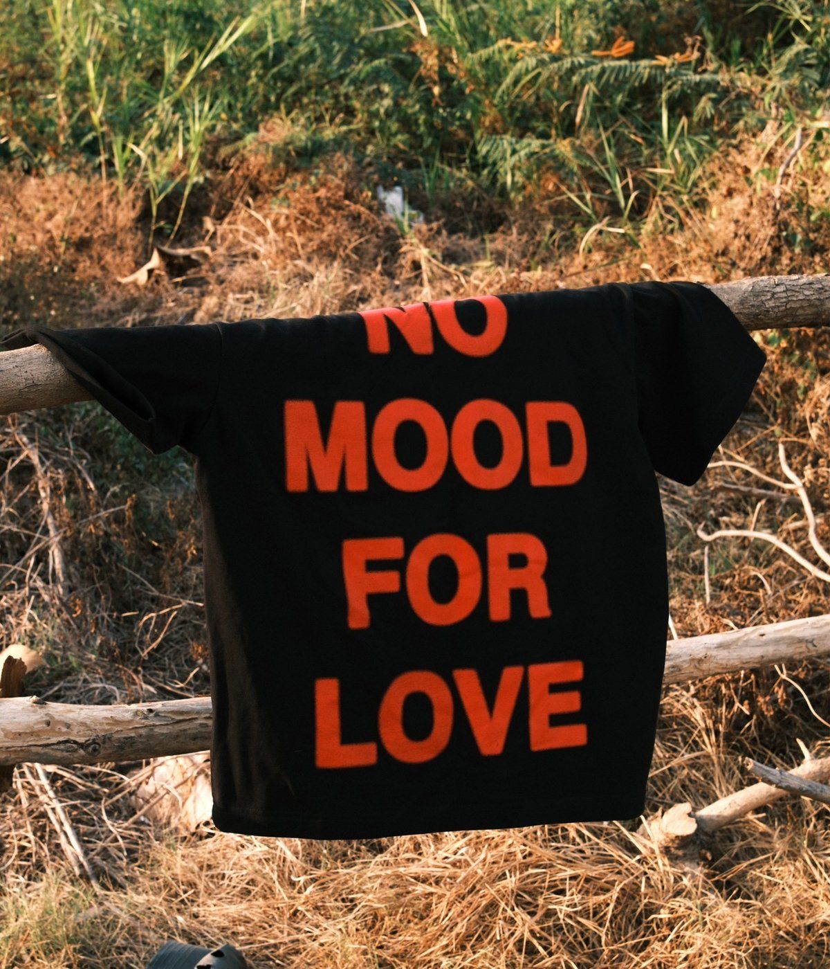  NO MOOD FOR LOVE TSHIRT - BLACK 