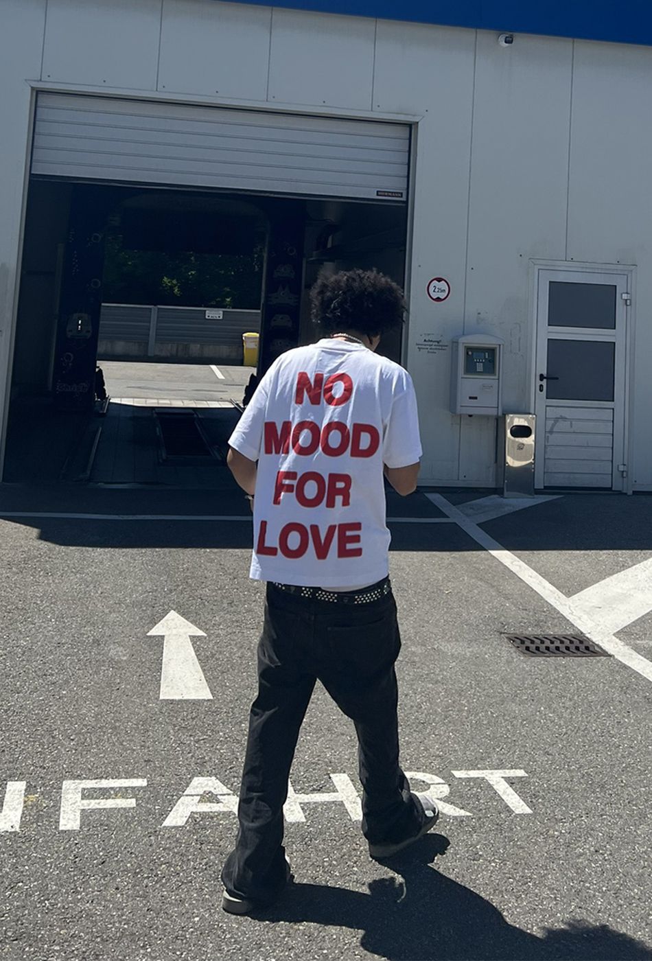  NO MOOD FOR LOVE TSHIRT 