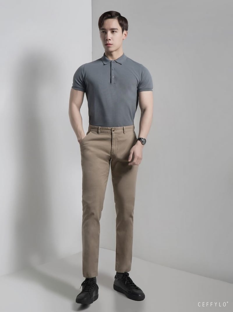 Slim fit kaki và áo thun