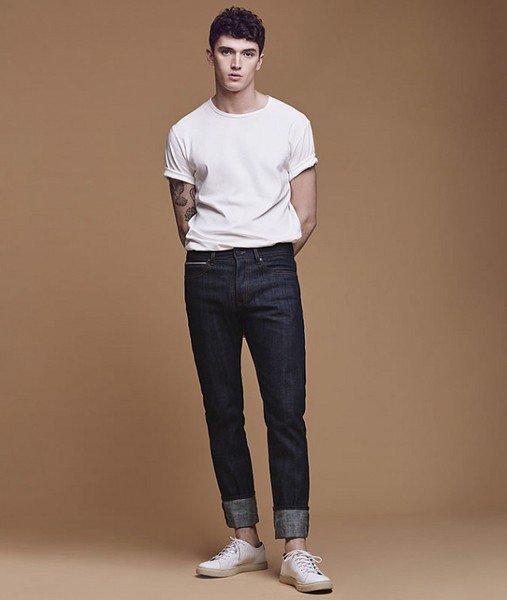 Phối áo thun nam với quần jean
