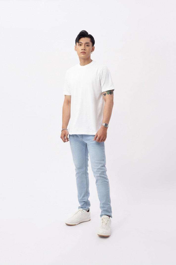 Phong cách Smart Casual với áo thun trắng trơn nam cao cấp