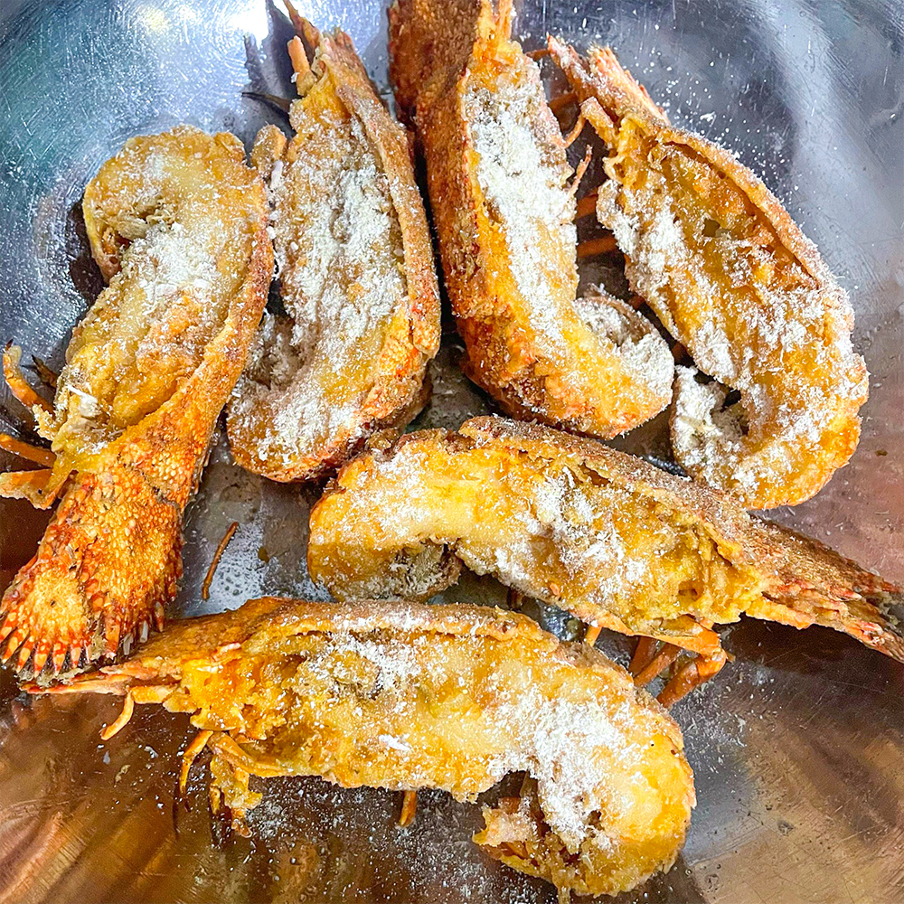 tom mu ni den rang muoi