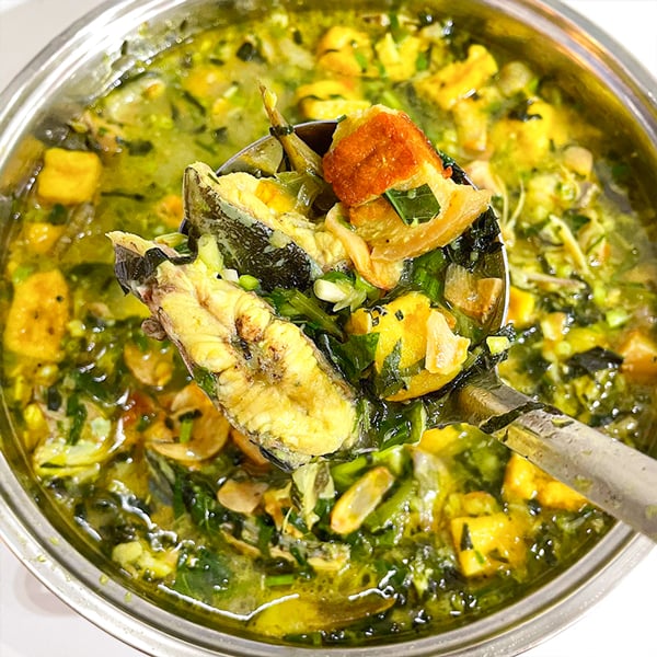 ca chinh om chuoi dau