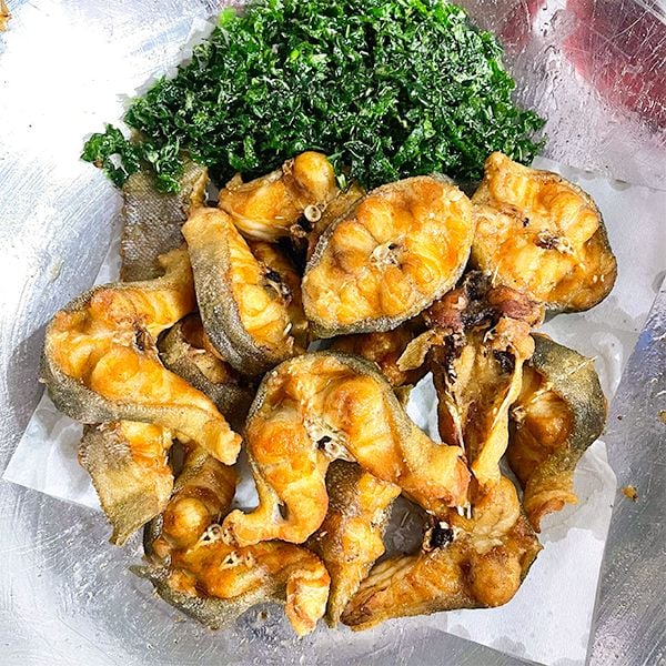  Cá chạch Chấu Chiên Lá Lốt 