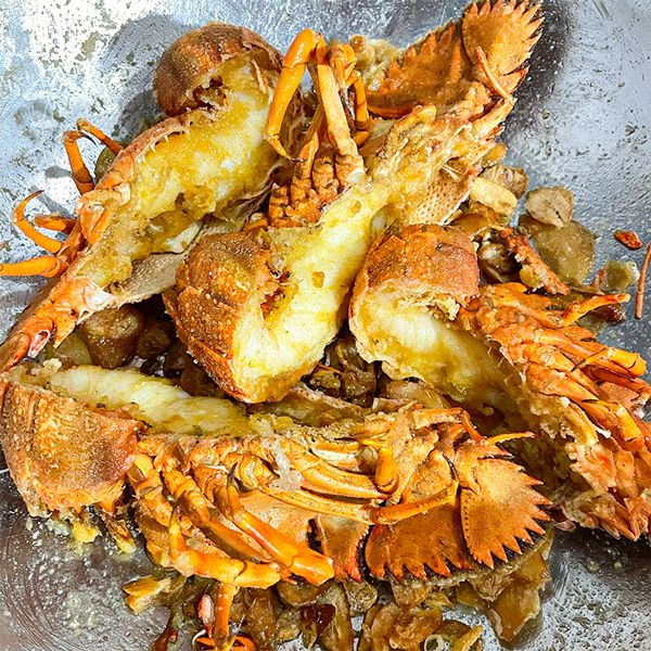  Tôm Mũ Ni Đen Chiên Bơ Tỏi 