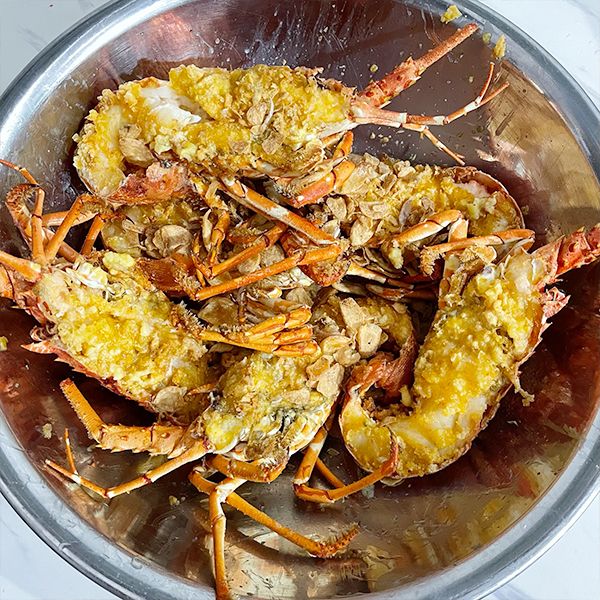  Tôm Hùm Xanh (Size 300 - 400g) Cháy Tỏi 