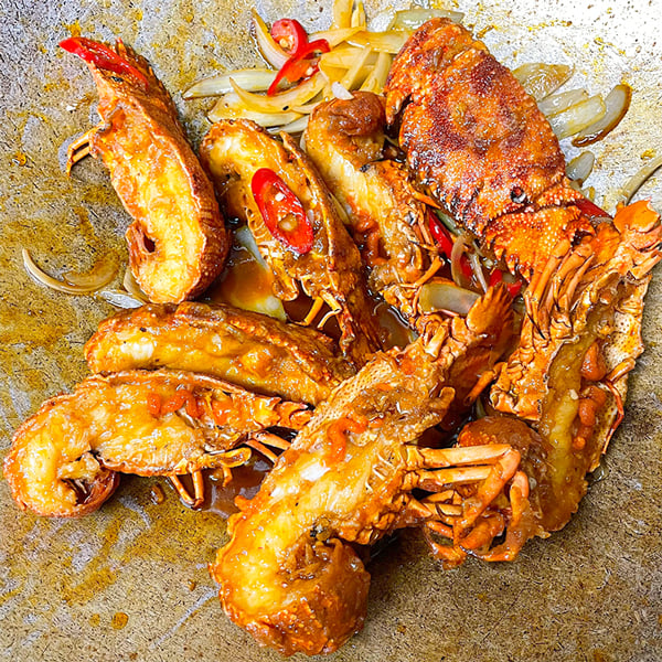 tom mu ni den rang me