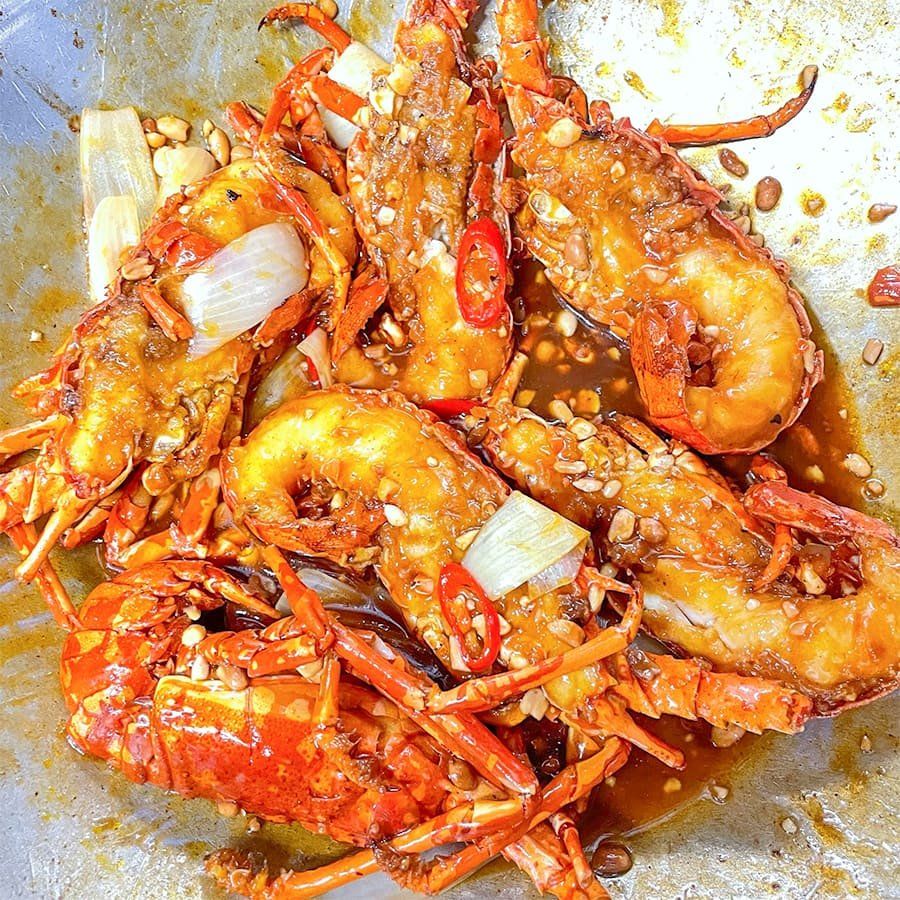  Tôm Hùm Xanh (Size 400 - 800g) Rang Me 