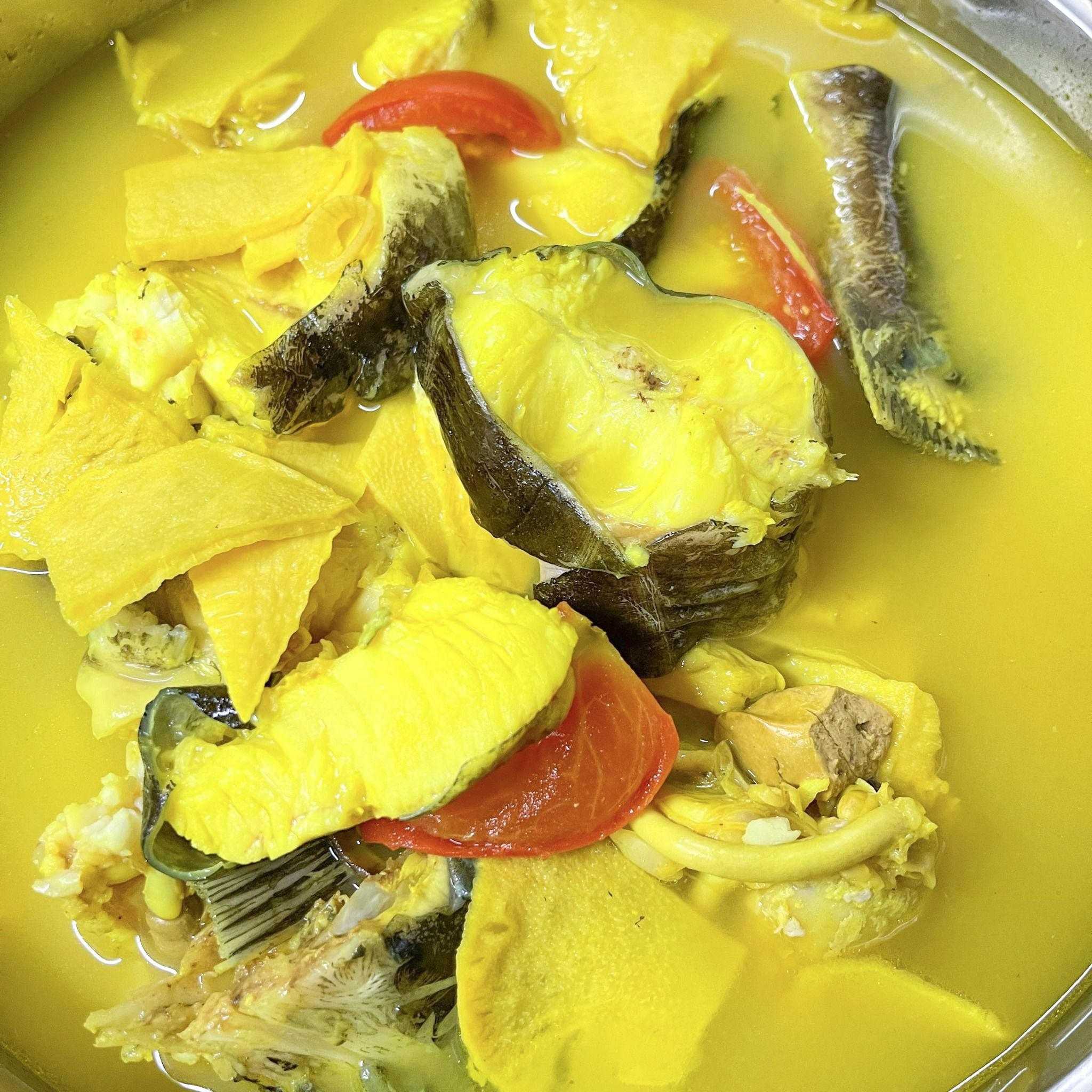  Cá Lăng Đuôi Đỏ Om Măng 