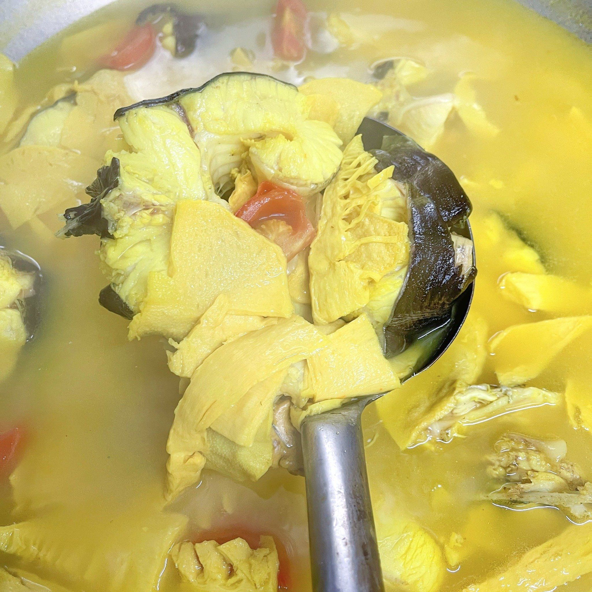  Cá Lăng Đuôi Đỏ Om Măng 