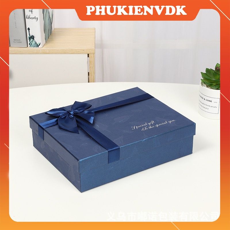 Hộp quà tặng sinh nhật Em bé tắm sinh nhật png PNGEgg