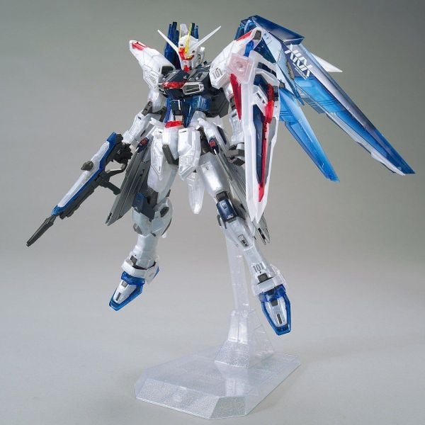 MG 1/100 The Gundam Base Limited Freedom Gundam Ver 2.0 - Clear Color