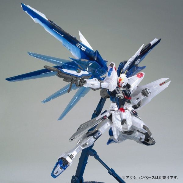 MG 1/100 The Gundam Base Limited Freedom Gundam Ver 2.0 - Clear Color