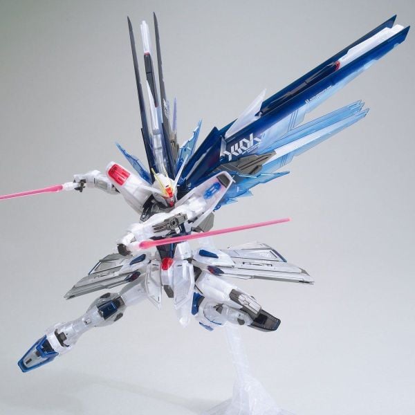 MG 1/100 The Gundam Base Limited Freedom Gundam Ver 2.0 - Clear Color