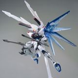MG 1/100 The Gundam Base Limited Freedom Gundam Ver 2.0 - Clear Color