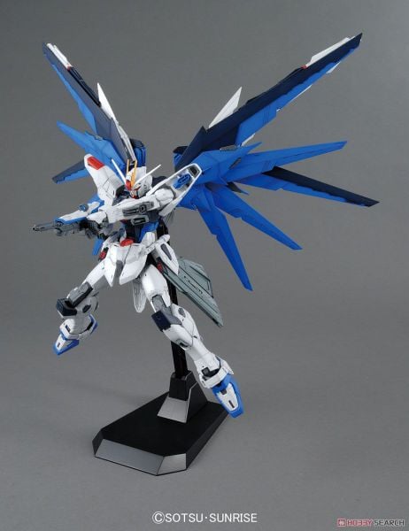 MG 1/100 FREEDOM GUNDAM VER 2.0