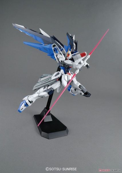 MG 1/100 FREEDOM GUNDAM VER 2.0