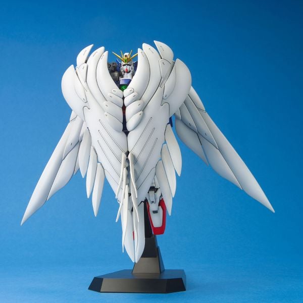 MG 1/100 WING GUNDAM ZERO CUSTOM