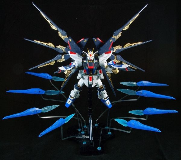 [Pre-order / Đặt trước] MG 1/100 STRIKE FREEDOM GUNDAM FULL BURST MODE