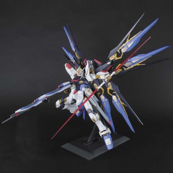 PG 1/60 STRIKE FREEDOM GUNDAM