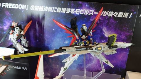 [Pre-order / Đặt trước] HGCE 1/144 Destiny Gundam Spec 2 + Zeus Silhouette