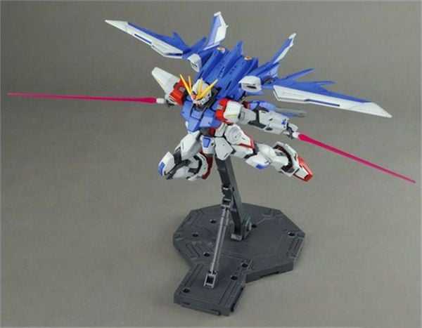[Pre-order] - 2023 tháng 11 - MG 1/100 Build Strike Gundam Full Package - Giá Order: 1200k