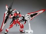 MG 1/100 Gundam Astray Turn Red