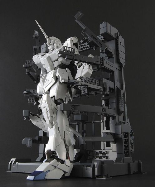 MG 1/100 Gundam Base Limited MS CAGE