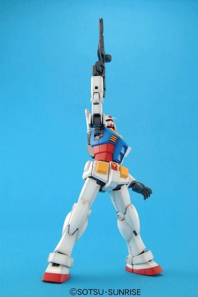 MG 1/100 RX-78-2 Gundam Ver. 2.0