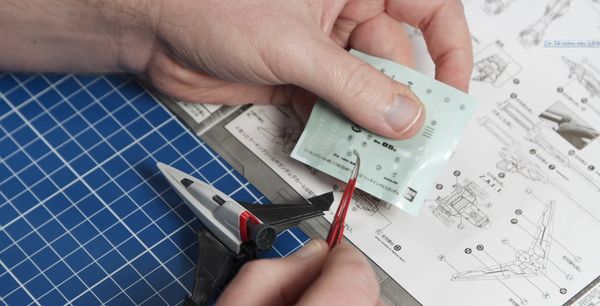 Nhíp gắp hỗ trợ dán sticker cho mô hình - Đầu cong - Màu ngẫu nhiên