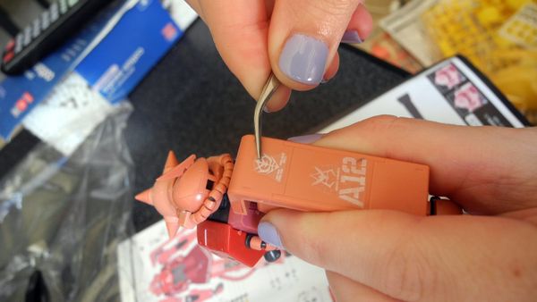 Nhíp gắp hỗ trợ dán sticker cho mô hình - Đầu cong - Màu ngẫu nhiên