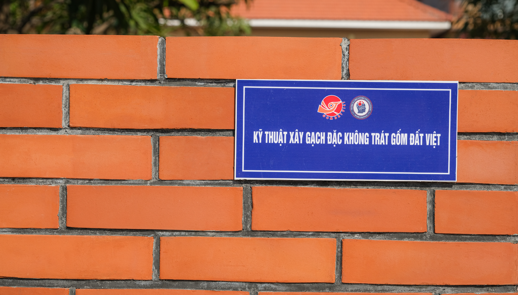 GẠCH XÂY KHÔNG TRÁT