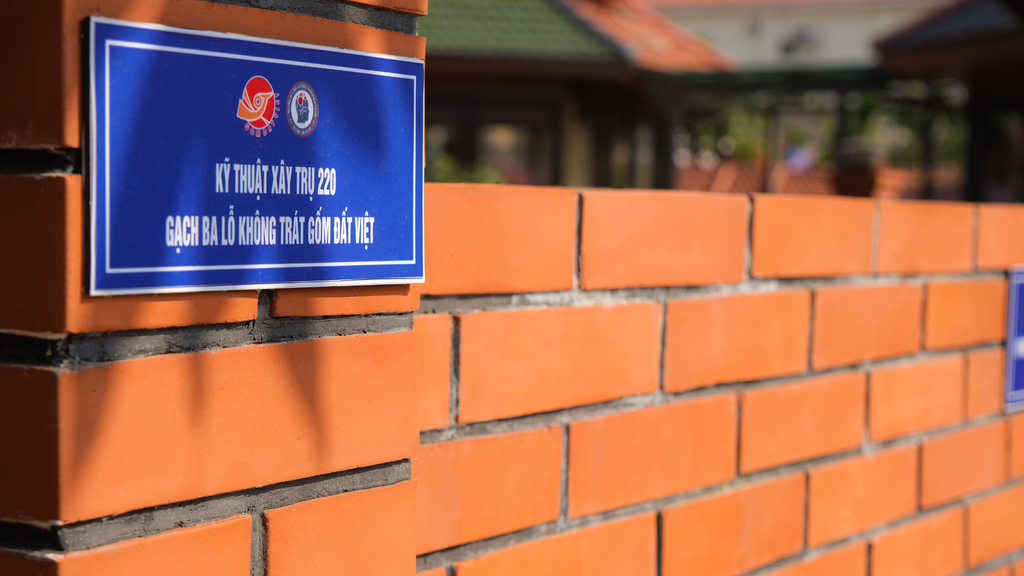 GẠCH XÂY KHÔNG TRÁT