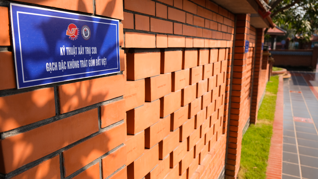 GẠCH XÂY KHÔNG TRÁT