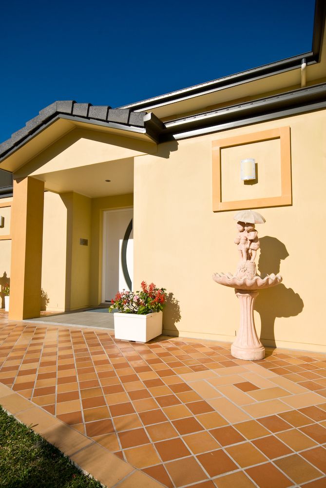 Gạch lát màu kem vàng