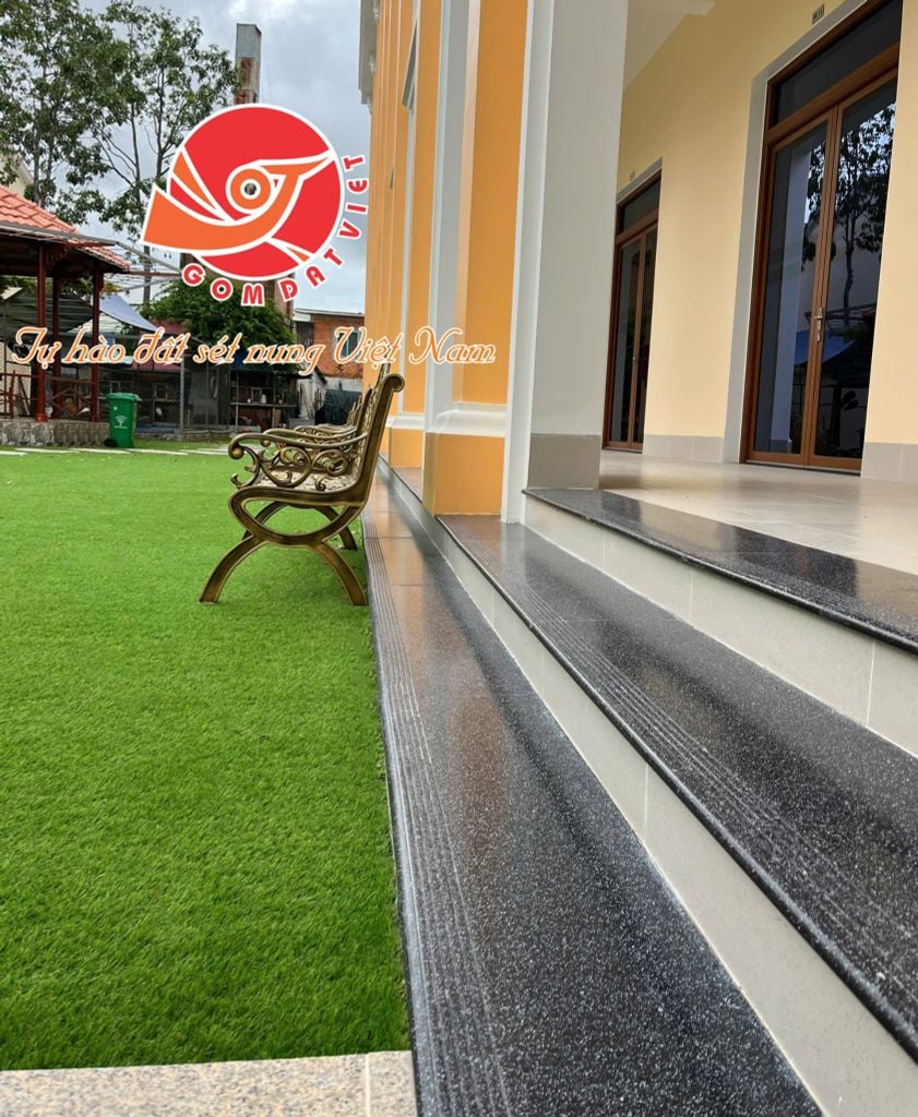 BẬC CẦU THANG COTTO GRANITE - ĐEN CHẤM BI TRẮNG