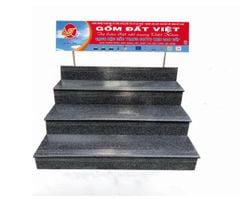 BẬC CẦU THANG MEN COTTO ĐEN CHẤM BI TRẮNG