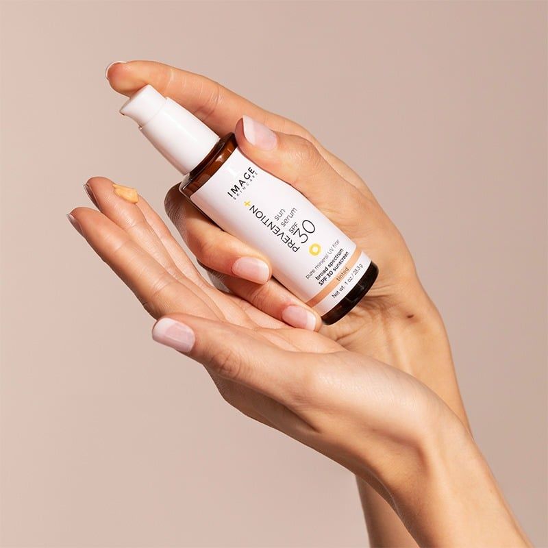  SERUM CHỐNG NẮNG HỖ TRỢ CHE KHUYẾT ĐIỂM – PREVENTION+ SUN SERUM SPF 30 TINTED [IMAGE] 