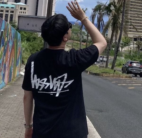  Áo stussy - họa tiết chữ ngược 